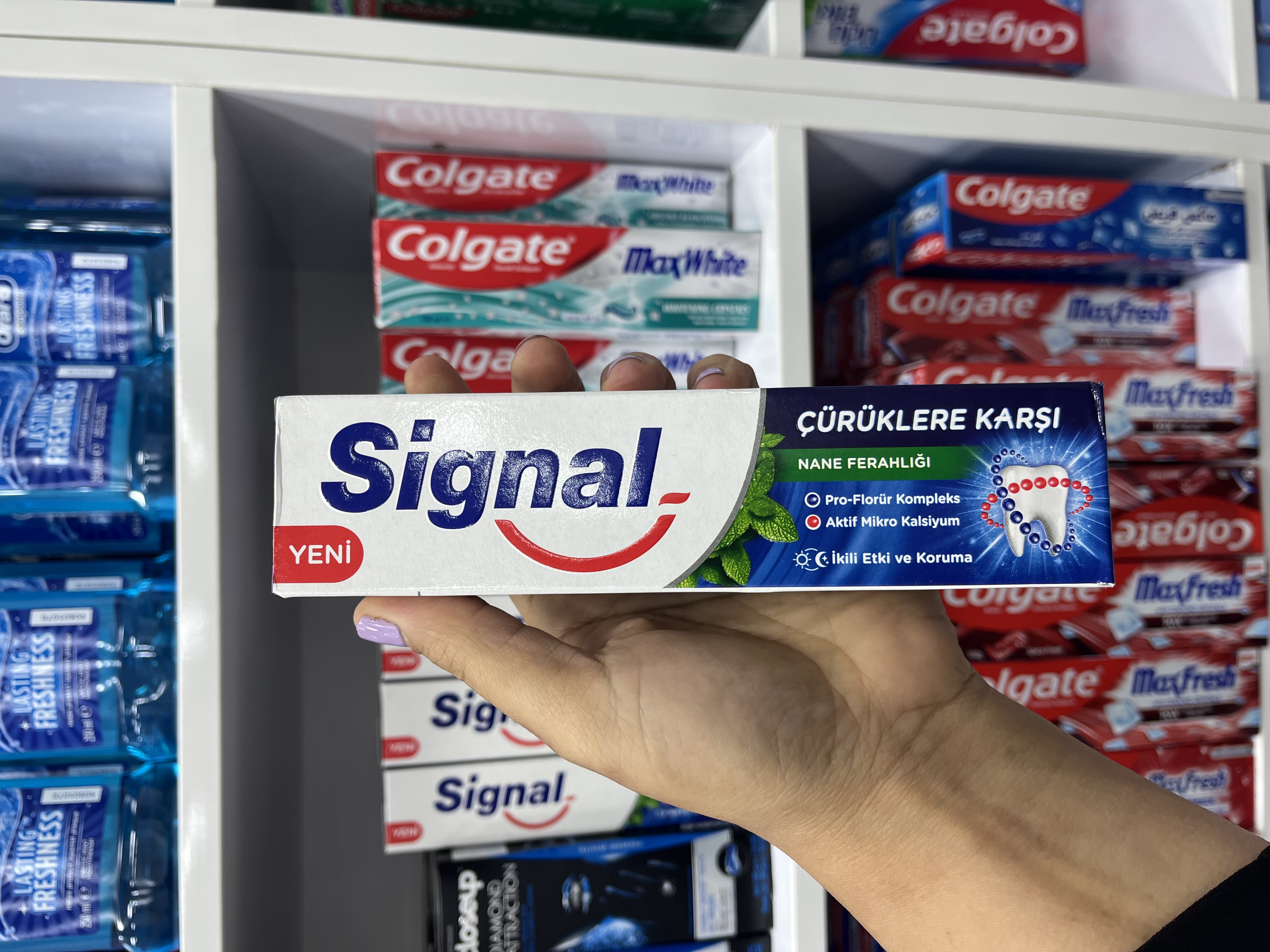 خمیر دندان سیگنال (Signal) مدل ضد پوسیدگی با طعم نعنا و کلسیم فعال (۱۰۰ میلی‌لیتر)