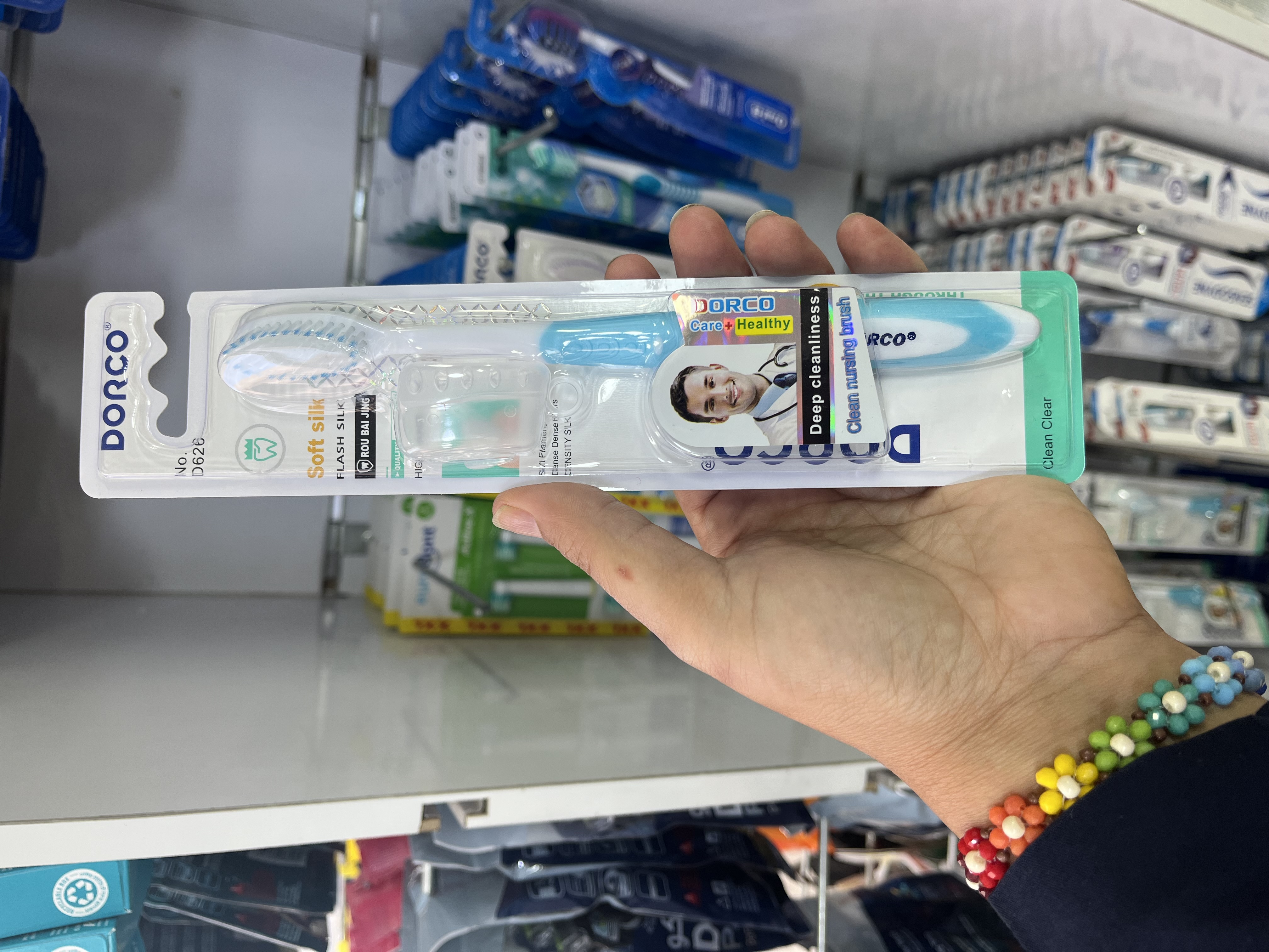 مسواک دورکو (DORCO) مدل فلش سیلک – الیاف نرم ابریشمی (شماره D626)