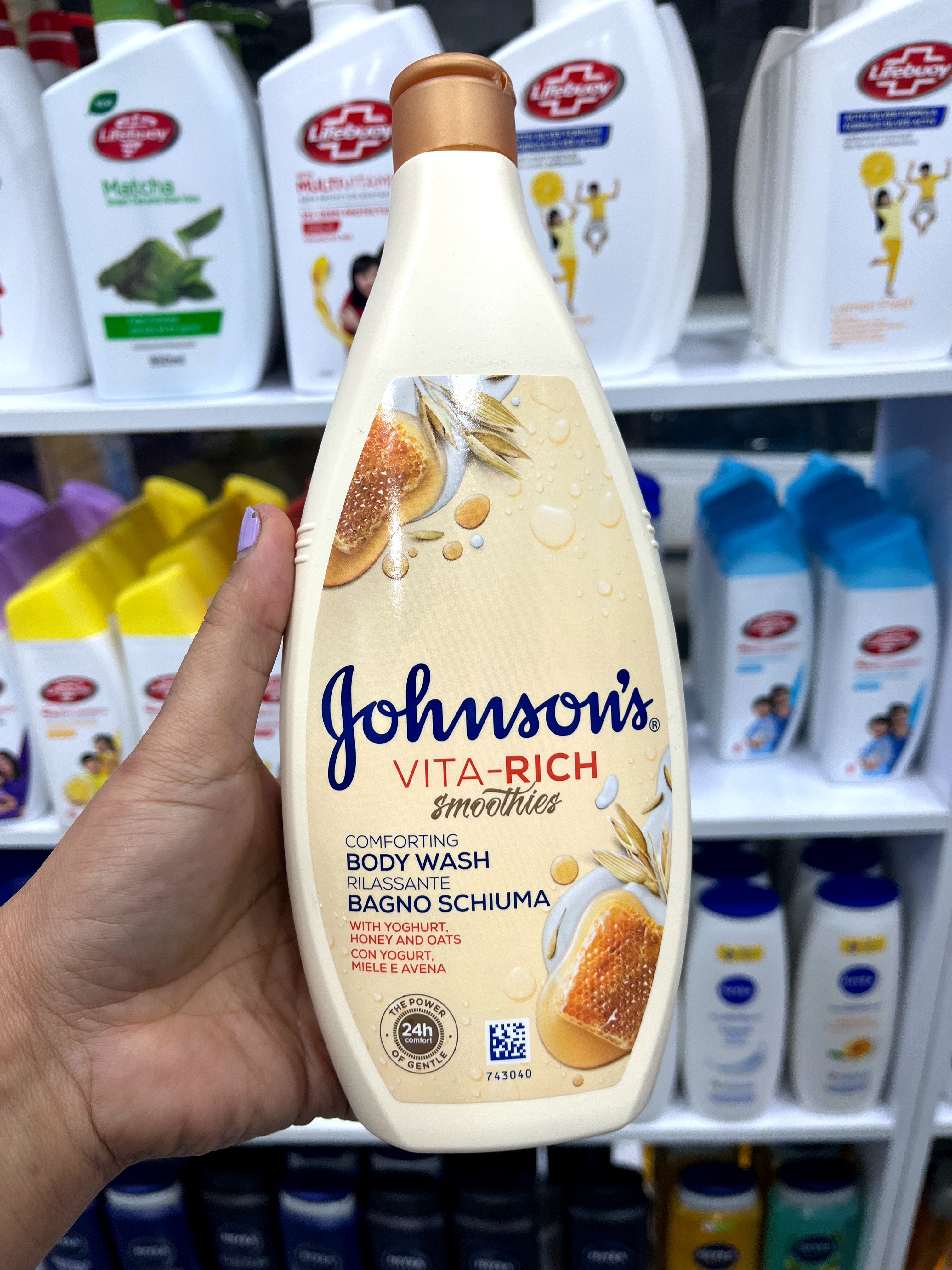 شامپو بدن جانسون (Johnson’s) مدل Vita-Rich با عصاره ماست، عسل و جو دوسر - ۷۵۰ میلی‌لیتر (ساخت ایتالیا)