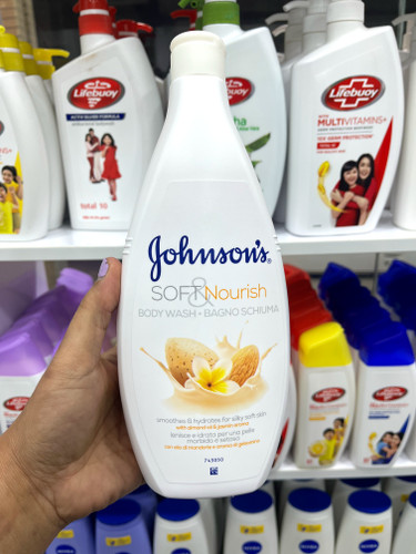 بدن جانسون (Johnson’s) مدل Clean & Protect 3 با رایحه شکوفه بادام - ۷۵۰ میلیلیتر (ساخت ایتالیا)