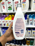 بدن جانسون (Johnson’s) مدل Clean & Protect 3 با رایحه شکوفه بادام - ۷۵۰ میلیلیتر (ساخت ایتالیا)