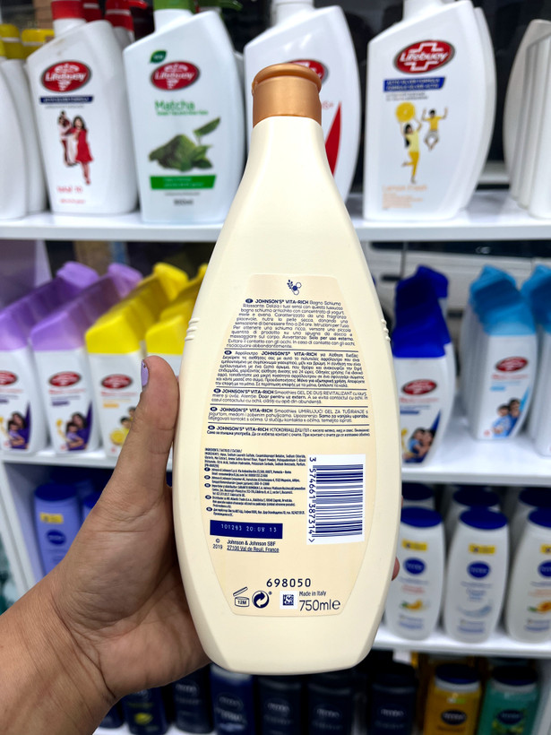 شامپو بدن جانسون (Johnson’s) سری Vita-Rich مدل Indulging با عصاره ماست، هلو و نارگیل - ۷۵۰ میلیلیتر