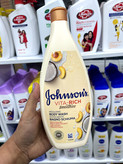 شامپو بدن جانسون (Johnson’s) سری Vita-Rich مدل Indulging با عصاره ماست، هلو و نارگیل - ۷۵۰ میلیلیتر